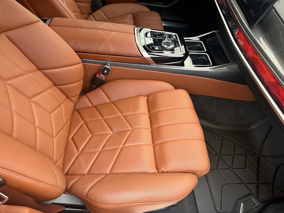 2023 BMW 7 серии 740d xDrive VII (G70), чёрный, 13300000 рублей - вид 16