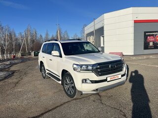 2016 Toyota Land Cruiser 200 Series Рестайлинг 2, белый, 6500000 рублей, вид 3
