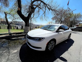 2016 Chrysler 200 II, белый, 1280000 рублей, вид 1