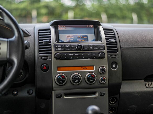 2006 Nissan Pathfinder III, чёрный - вид 8
