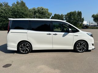 2019 Toyota Esquire I Рестайлинг, белый, 2675000 рублей, вид 4