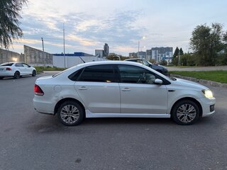 2016 Volkswagen Polo V Рестайлинг, белый, 450000 рублей, вид 3