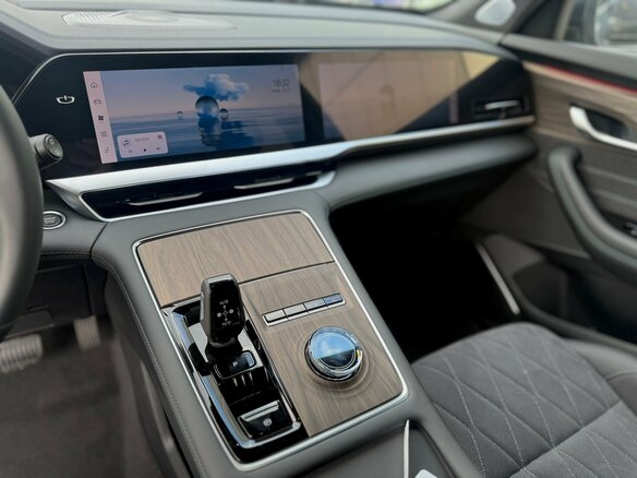 2026 Geely Monjaro I Рестайлинг, серый - вид 16