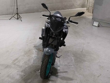 2023 Yamaha MT-03, серый, 590000 рублей, вид 3