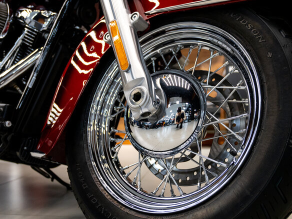 2023 Harley-Davidson Heritage, красный - вид 2