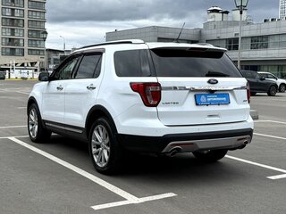 2017 Ford Explorer V Рестайлинг, белый, 2429000 рублей, вид 3