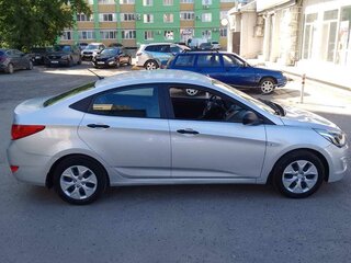 2016 Hyundai Solaris I Рестайлинг, серебристый, 1080000 рублей, вид 3