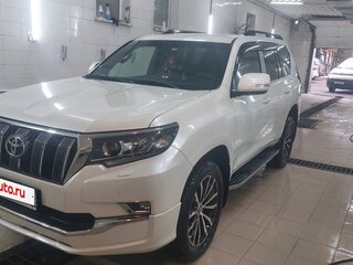 2018 Toyota Land Cruiser Prado 150 Series Рестайлинг 2, белый, 4950000 рублей, вид 2
