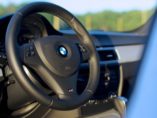 2011 BMW 3 серии 325i V (E90/E91/E92/E93) Рестайлинг, белый - вид 2