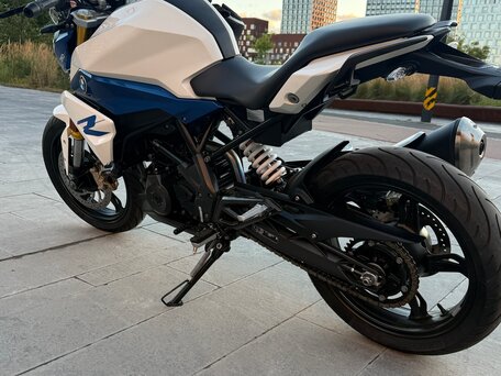 2021 BMW G 310 R, белый, 595000 рублей, вид 4