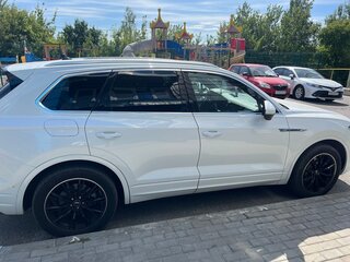 2019 Volkswagen Touareg III, белый, 5000000 рублей, вид 3