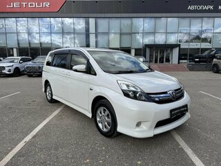 Toyota ISis I Рестайлинг
