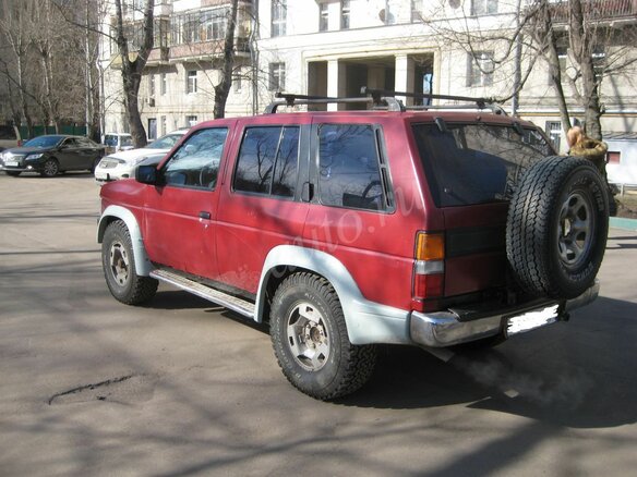 1992 Nissan Terrano, красный - вид 1