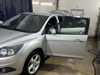 2010 Ford Focus II Рестайлинг, серебристый, 750000 рублей, вид 3
