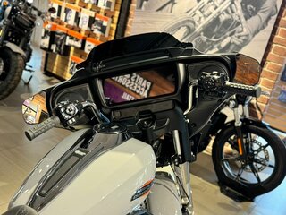 2024 Harley-Davidson Street Glide Special, серебристый, 3950000 рублей, вид 3