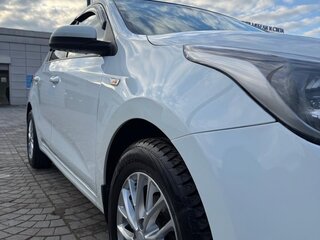 2019 Kia Rio IV, белый, 1000000 рублей, вид 3