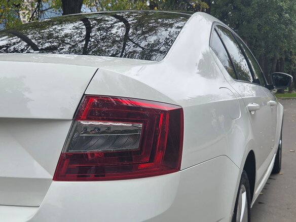 2015 Skoda Octavia III (A7), белый, 1250000 рублей - вид 4