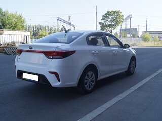 2017 Kia Rio IV, белый, 800000 рублей, вид 4