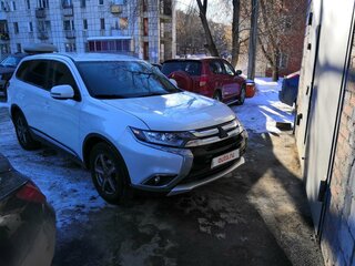 2017 Mitsubishi Outlander III Рестайлинг 2, белый, 1900000 рублей, вид 3