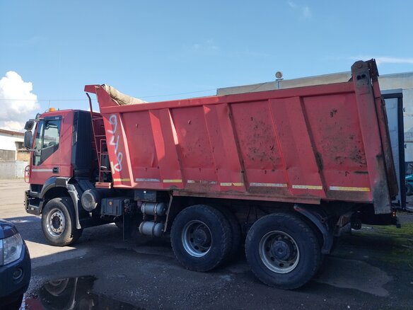 2012 Iveco Trakker, красный, 1500000 рублей - вид 1