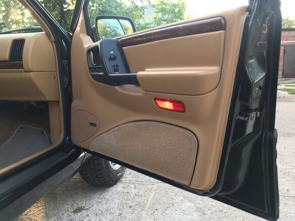 1996 Jeep Grand Cherokee I (ZJ) Рестайлинг, чёрный - вид 17