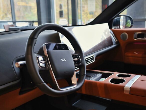 2025 Li Auto (Lixiang) L9 52.3 kWh I Рестайлинг, чёрный - вид 21