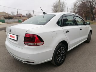 2017 Volkswagen Polo V Рестайлинг, белый, 1385000 рублей, вид 4