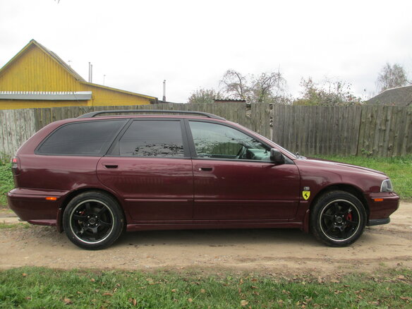 1998 Volvo V40 I, красный