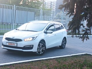 2017 Kia Ceed II Рестайлинг, белый, 1550000 рублей, вид 1