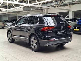 2017 Volkswagen Tiguan II, чёрный, 2570000 рублей, вид 5