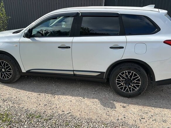 2019 Mitsubishi Outlander III Рестайлинг 3, белый, 1350000 рублей - вид 3