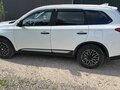 2019 Mitsubishi Outlander III Рестайлинг 3, белый, 1350000 рублей - вид 3