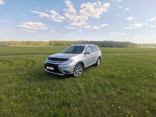 2015 Mitsubishi Outlander III Рестайлинг, серебристый, 1800000 рублей, вид 1