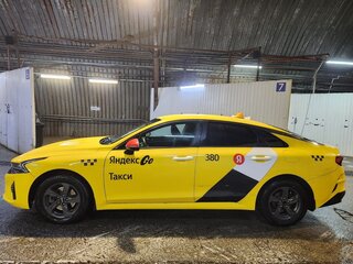 2021 Kia K5 III, жёлтый, 1400000 рублей, вид 4