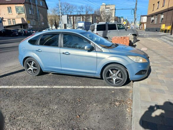 2010 Ford Focus II Рестайлинг, серый, 730000 рублей - вид 5