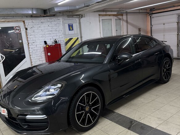2019 Porsche Panamera 4 II, серый, 10400000 рублей - вид 1