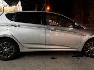 2012 Hyundai Solaris I, серебристый, 930000 рублей, вид 4