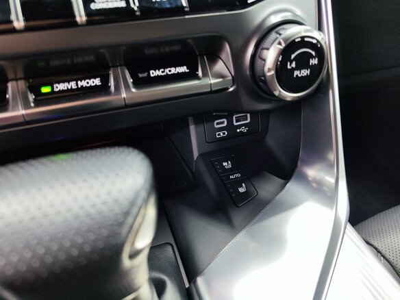 2022 Lexus LX 600 IV, чёрный - вид 24