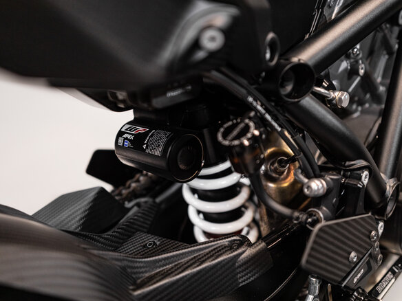 2022 KTM 1290 Super Duke R, красный - вид 14