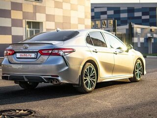 2020 Toyota Camry US Market VIII (XV70), серебристый, 2300000 рублей, вид 4