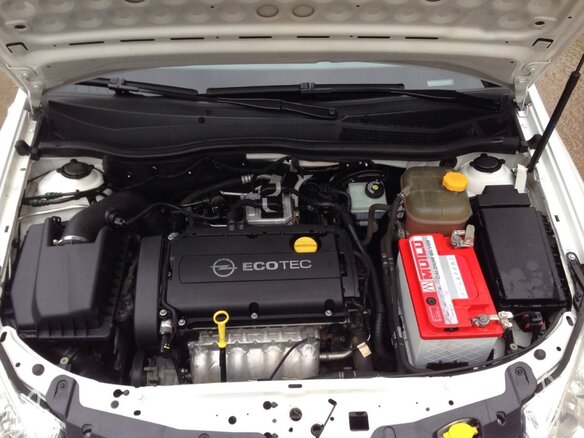 2011 Opel Astra H Рестайлинг, белый - вид 2