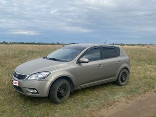 2010 Kia Ceed I Рестайлинг, серебристый, 580000 рублей, вид 1