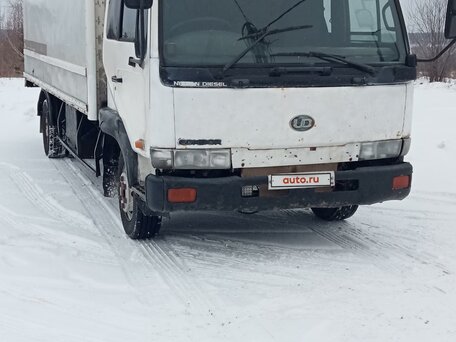 1999 Nissan Diesel Condor, белый, 2000000 рублей, вид 1