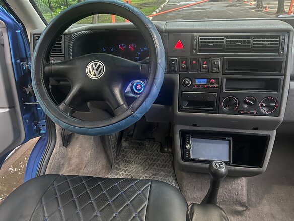 2001 Volkswagen Caravelle T4, синий, 1555550 рублей - вид 8