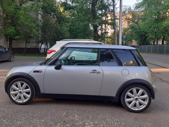 2001 Mini Hatch One I (R50), серебристый, 550000 рублей