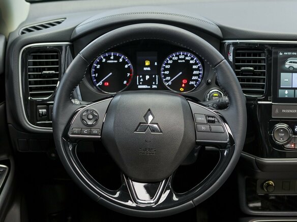 2022 Mitsubishi Outlander III Рестайлинг 3, белый - вид 16
