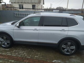 2018 Volkswagen Tiguan Allspace II, серебристый, 3900000 рублей, вид 3