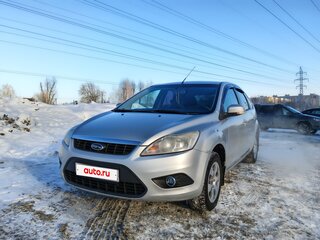 2009 Ford Focus II Рестайлинг, серебристый, 320000 рублей, вид 2