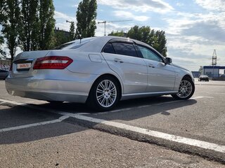 2009 Mercedes-Benz E-Класс 220 5G-Tronic IV (W212, S212, C207), серебристый, 1690000 рублей, вид 4