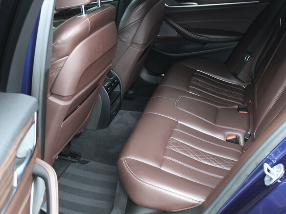2018 BMW 5 серии 530d xDrive VII (G30/G31/G38), синий, 3650000 рублей - вид 12